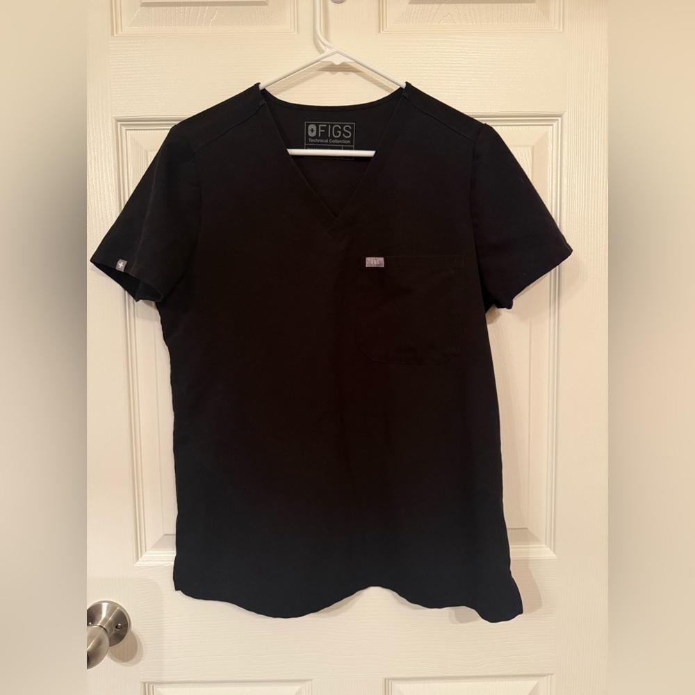 Figs Catarina one pocket scrub top. Black.